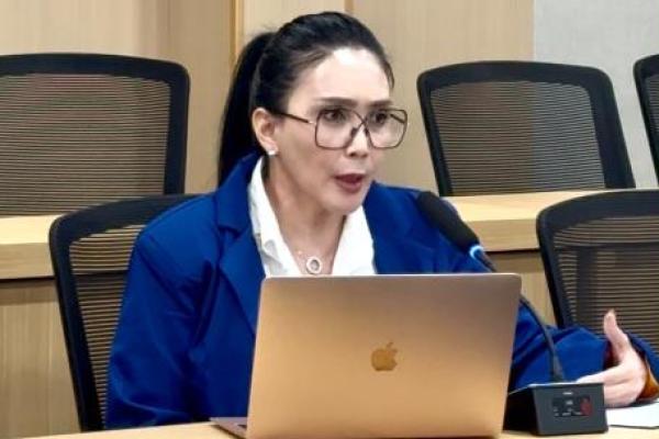 Anggota DPR Rieke Diah Pitaloka menilai dua tahun pemerintahan Presiden Prabowo Subianto masih menghadapi persoalan serius dalam implementasi kebijakan.