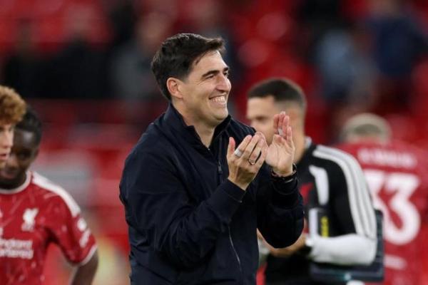 Pertemuan sengit antara dua kekuatan besar sepak bola Inggris kembali tersaji saat Liverpool menjamu Tottenham Hotspur pada laga lanjutan Premier League.
