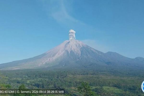 Kolom abu teramati berwarna putih hingga kelabu dengan intensitas tebal ke arah barat laut. Erupsi terekam di seismograf dengan amplitudo maksimum 21 mm dan dur