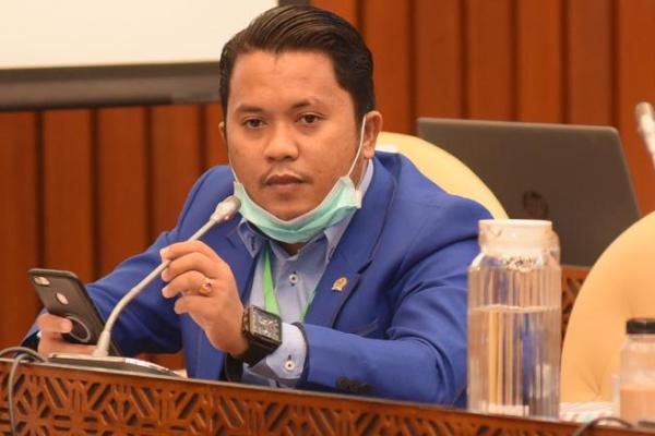 Kami meminta Polri menyampaikan secara jelas apa yang sudah dilakukan, apa kendalanya, langkah hukum berikutnya, serta target penyelesaiannya