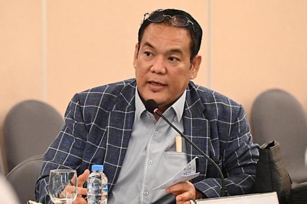 Sedikit saja Pak Menteri, cuma tanya informasi terkait RUU Migas.