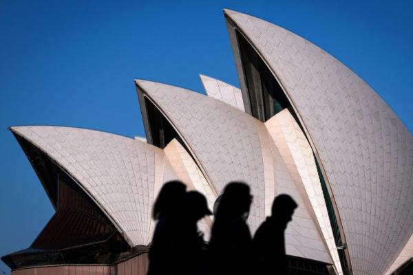 Menteri Urusan Dalam Negeri Australia, Tony Burke, mengumumkan pengetatan aturan imigrasi untuk menekan jumlah pendatang baru, pada Kamis (17/9).