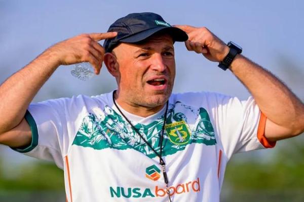 Pelatih Persebaya Surabaya, Bernardo Tavares, mengingatkan anak asuhnya untuk tidak meremehkan Garudayaksa FC.