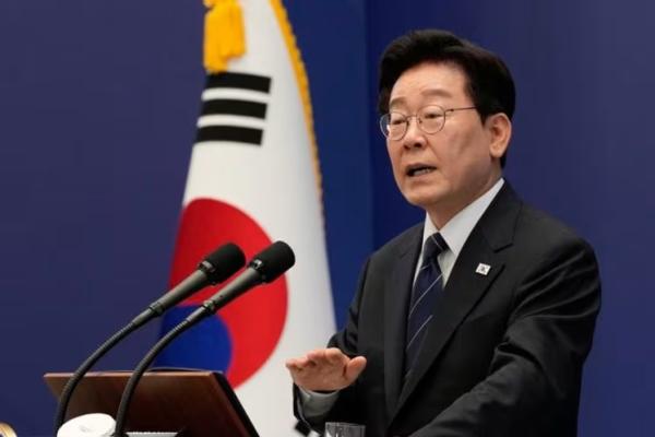 Presiden Korea Selatan Lee Jae Myung menyatakan bahwa Seoul akan mengambil langkah tegas, apabila Ukraina terus menolak untuk meminta maaf secara terbuka
