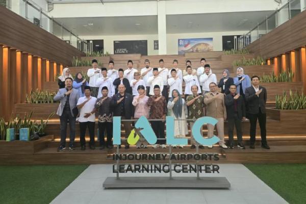 FPTP bersama para alumni pesantren menyelenggarakan kunjungan ke sejumlah lembaga dalam rangka Program Pemagangan Kerja dan Tenaga Profesional Luar Negeri.