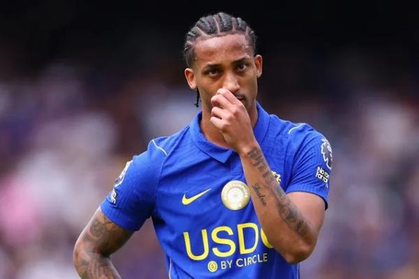 Penyerang Chelsea, Joao Pedro, melakukan hal yang tak lazim untuk memperpanjang kontrak hingga 2034 mendatang.