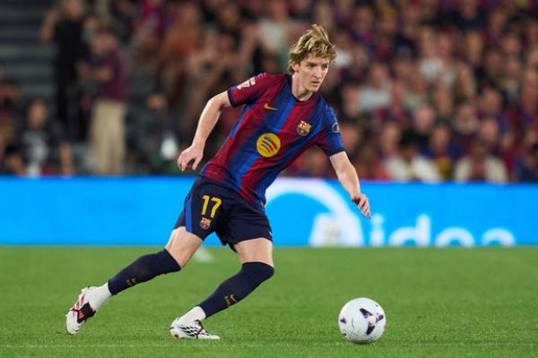 Penyerang sayap timnas Inggris, Anthony Gordon, meminta timnya tidak terlalu berusaha meniru gaya permainan Spanyol.