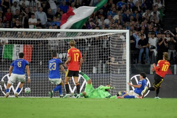 Mark van Bommel mengawali debutnya sebagai pelatih kepala tim nasional Belgia dengan catatan manis.