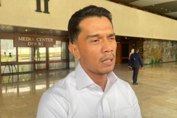 Bagaimana bisa setelah gelar perkara, sembilan hari kemudian muncul keputusan bahwa perkara tersebut dihentikan dengan alasan tidak cukup alat bukti.