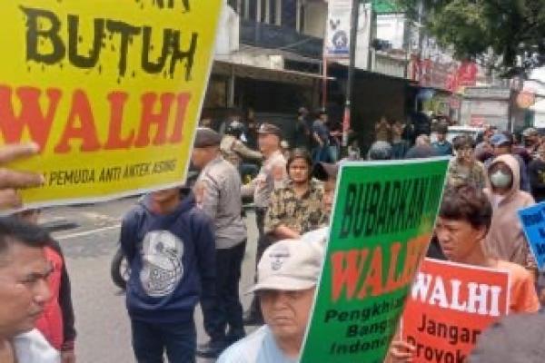 Patut diduga ada persoalan yang perlu diklarifikasi. Kalau memang menerima dana asing, kami meminta agar semuanya dikembalikan dan dijelaskan secara terbuka.