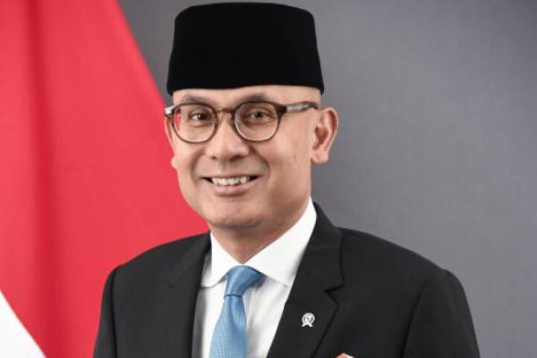 Pria yang akrab disapa Tata itu menggantikan Sugiono yang mengemban amanat baru sebagai Menteri Koordinator Bidang Pembangunan Manusia dan Kebudayaan.