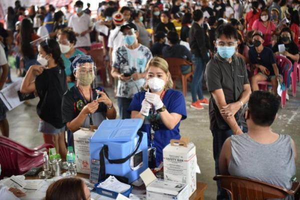 Gelombang disinformasi dan klaim palsu memicu ketakutan warga terhadap program vaksinasi anak di Filipina