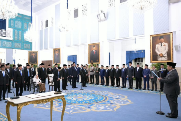 Presiden Prabowo Subianto resmi mengangkat 26 anggota Dewan Pertimbangan Presiden (Wantimpres) di Istana Negara, Jakarta, Jumat (2/10/2026)