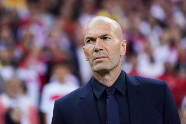 Pelatih Timnas Prancis, Zinedine Zidane, membela Cristiano Ronaldo setelah megabintang Portugal itu menjadi sorotan akibat meninggalkan pemusatan latihan tim.