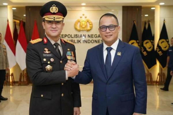 Momentum ini dicatat sebagai sejarah baru di mana putra asli daerah Pandeglang dipercaya memegang tongkat komando tertinggi di Korps Bhayangkara.