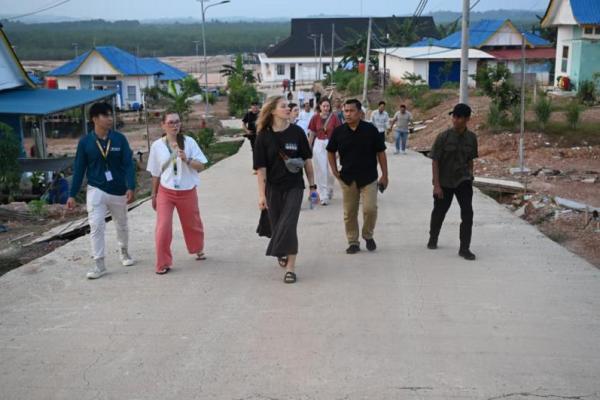 Kehadiran mahasiswa asal Jerman di kawasan Rempang Eco City mendapat sambutan hangat dari masyarakat setempat