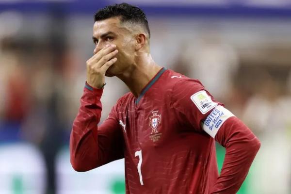 Gelandang Manchester United, Bruno Fernandes, meminta masyarakat Portugal tetap bersatu merespons kekacauan yang terjadi di dalam skuad tim nasional