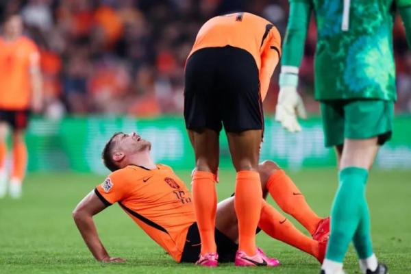 Bek Tottenham Hotspur, Micky van de Ven, mengalami cedera pergelangan tangan saat membela Timnas Belanda dalam pertandingan UEFA Nations League 2026/27.