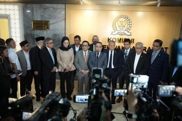 Selamat bekerja dan akan mulai menyerap aspirasi masyarakat, partai politik, serta masukan-masukan lain yang dianggap perlu