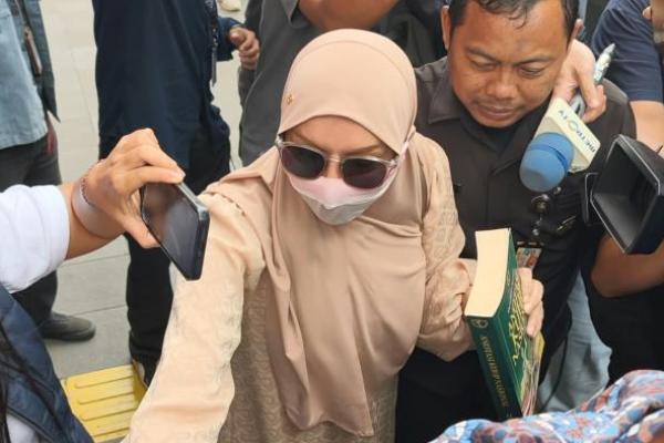 KPK) mendalami barang bukti yang telah disita dalam kasus dugaan TPPU mantan Bupati Kukar, Rita Widyasari.