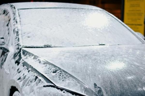 Tips Merawat Kaca Mobil agar Terhindar dari Jamur Membandel