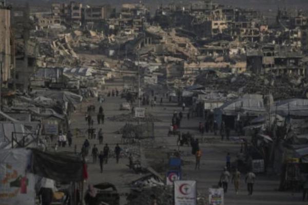 Pejabat Palestina melaporkan bahwa serangan udara Israel menewaskan empat orang di Jalur Gaza.