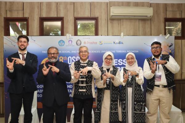 Universitas Terbuka (UT) mengingatkan para mahasiswa agar tidak terlena atau terjebak oleh kepraktisan teknologi kecerdasan artifisial (AI) dalam perkualiahan