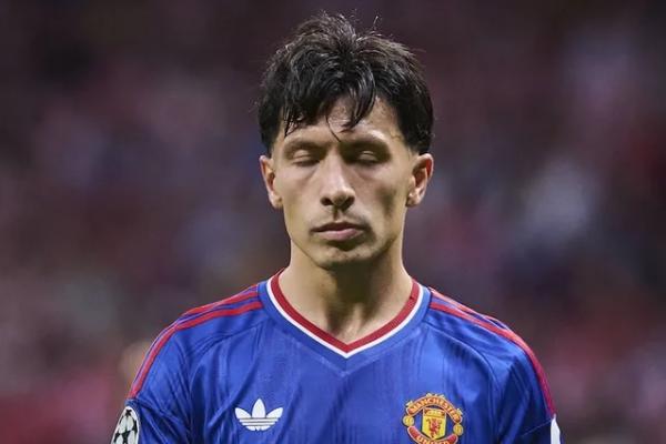Bek tengah Manchester United (MU), Lisandro Martinez, merilis pernyataan resmi untuk mengklarifikasi komentar meledak-ledak yang ia sampaikan kepada manajemen