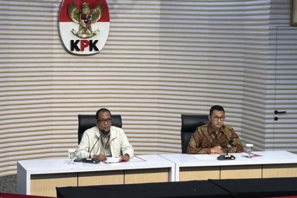 Penetapan tersangka dilakukan setelah mereka menjalani pemeriksaan insentif bersama 10 oranh lainnya yang diamankan dalam OTT pada 13 Oktober 2026.