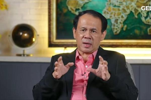Perseteruan semakin kompleks karena Houthi memiliki hubungan dengan Iran, sedangkan Arab Saudi mendukung pemerintah Yaman.