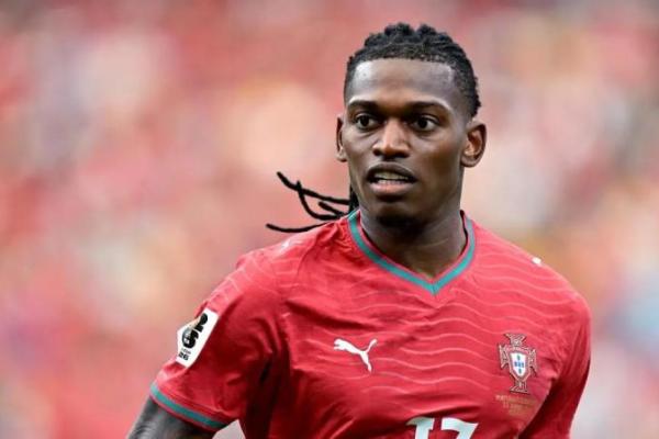 Upaya kembali tampil moncer penyerang asal Portugal, Rafael Leao, bersama klub raksasa Turki, Galatasaray, kembali menemui jalan buntu.