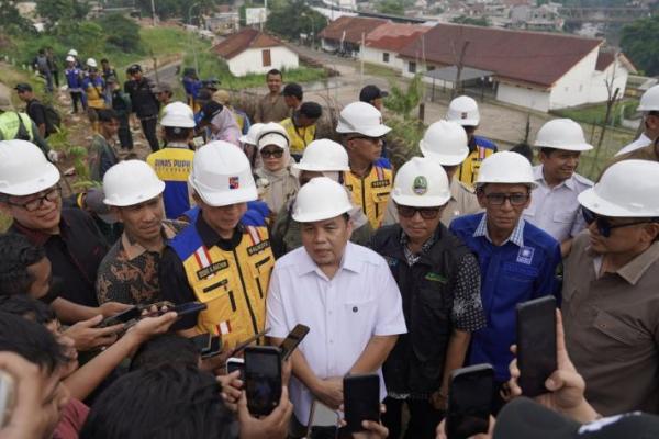Harapannya, akses trase baru Batutulis ini segera bisa digunakan oleh masyarakat karena memang sudah ditunggu-tunggu