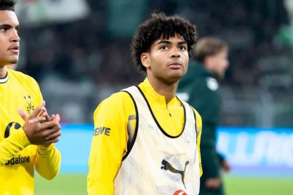 Raksasa Liga Premier, Manchester City, dikabarkan menaruh minat besar untuk memboyong pemain muda berbakat milik Borussia Dortmund, Mathis Albert.