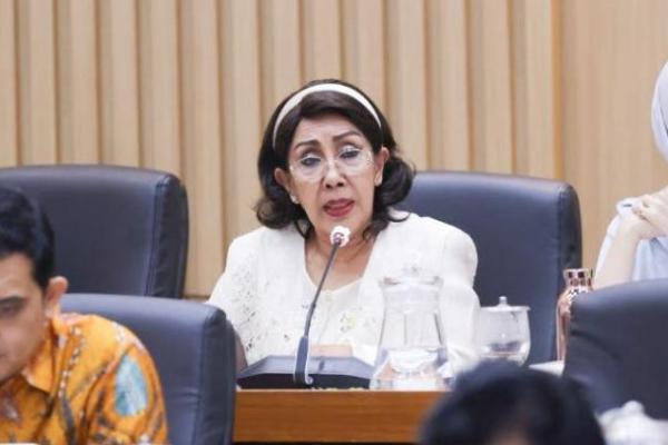 Pemerintah diminta siapkan fasilitas pelayanan kesehatan di wilayah terdampak serta memperkuat perlindungan masyarakat terpapar kabut asap.
