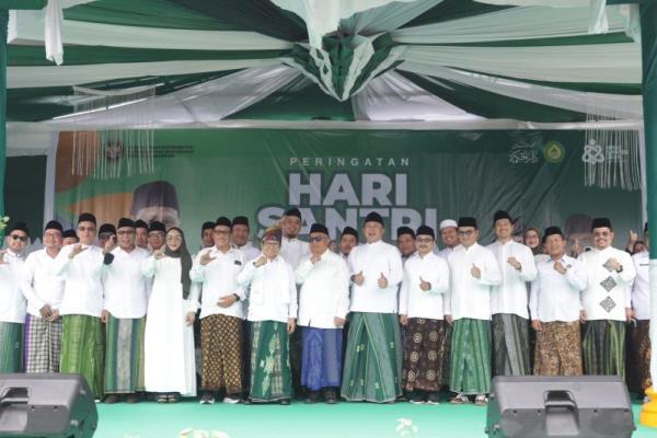 Santri memiliki tanggung jawab besar untuk melanjutkan perjuangan para ulama yang telah meletakkan fondasi keislaman dan kebangsaan Indonesia.