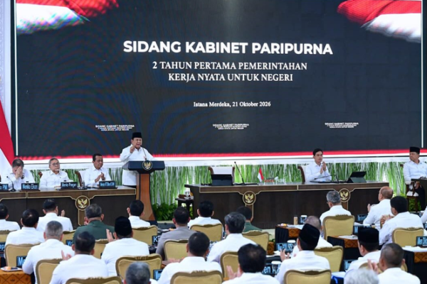 Presiden Prabowo menyoroti hasil penyelidikan di lapangan yang menunjukkan bahwa karhutla tidak semata-mata disebabkan faktor alam