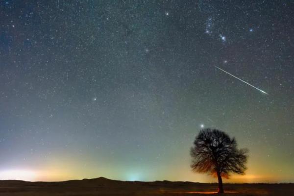 Orionid berasal dari partikel debu dan material kecil yang dilepaskan Komet Halley ketika melintasi bagian dalam Tata Surya