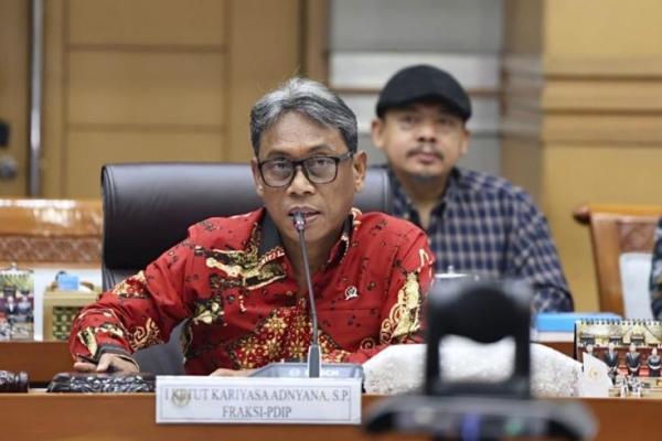 Menurutnya pemerintah tidak boleh hanya berfokus pada persoalan administratif penetapan status bencana nasional atau daerah.