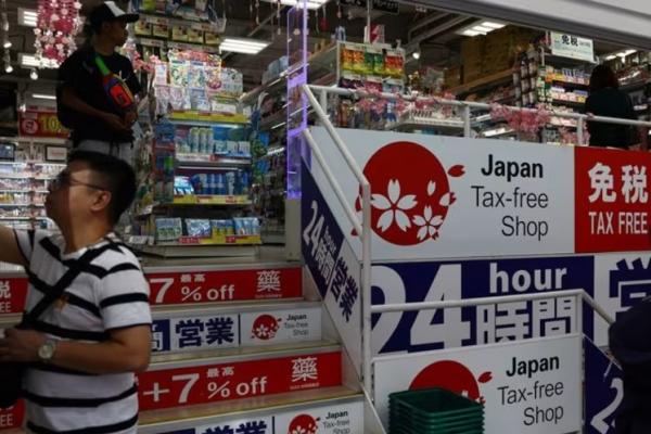 Jepang secara resmi mengumumkan perubahan skema belanja bebas pajak bagi wisatawan mancanegara, yang akan berlaku efektif mulai 1 November mendatang.