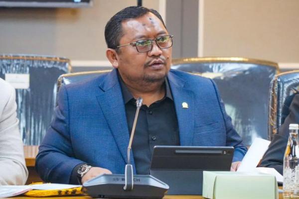 Negara harus hadir memberikan rasa aman kepada masyarakat. Jangan sampai warga merasa tidak nyaman di lingkungan tempat tinggalnya sendiri.