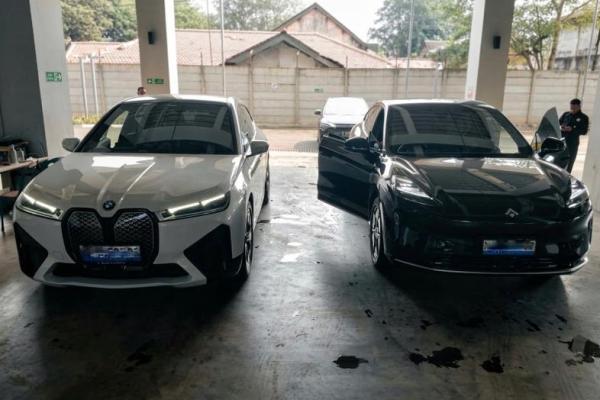 KPK menyita empat unit mobil mewah dalam penyidikan kasus dugaan korupsi dana siap pakai kebencanaan di BNPB.