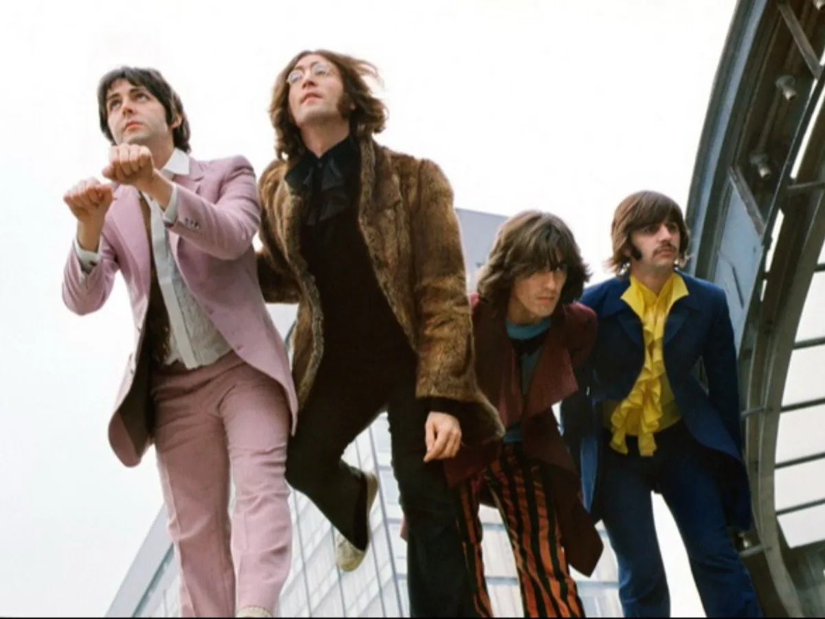 Lagu "A Day in the Life", Kala Berita Memicu Karya The Beatles